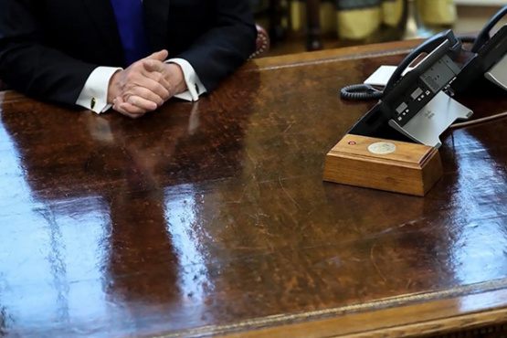 ¡Que No Falte la Coquita! Trump Reinstala Su Botón de Diet Coke en el Despacho Oval
