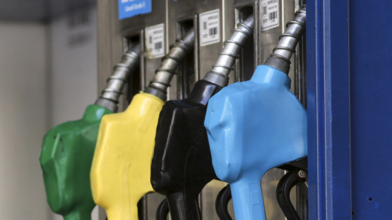 El Gobierno habilita el autoservicio de combustibles en estaciones de servicio